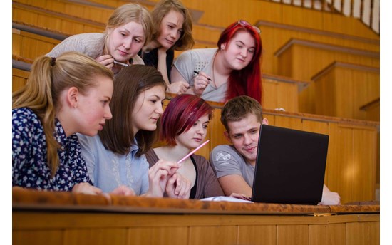 Students at computer Tomsk2