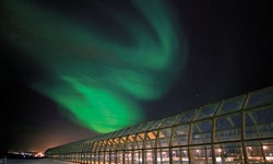 Arktikum under northern lights, Rovaniemi