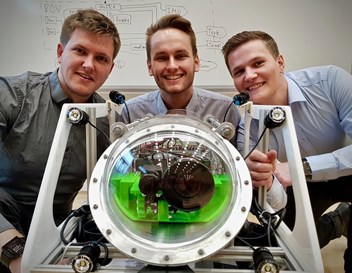 Three happy engineering students back in Aarhus after a successful expedition to Greenland. In the course of just one semester, they have built an underwater robot that can explore icebergs below the ocean surface. The picture shows Johan T. Krogshave, Robert Søndergaard and Kristian K. Sahlholdt (Photo: Jesper Bruun)