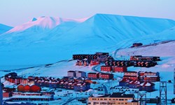 Midnight Sunlight Longyearbyen Svalbard Norway
