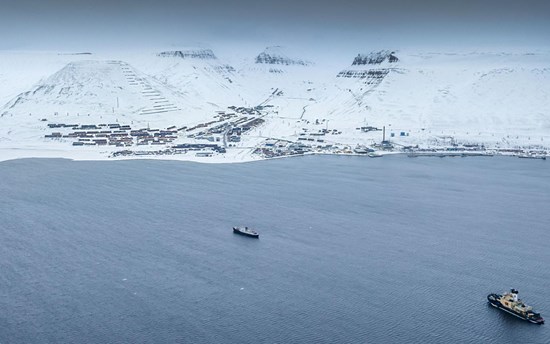 The icebreaker Oden in the Svalbard, in front of Longyearbyen.  PHOTO: Marcel Schütz / Svalbard Photography